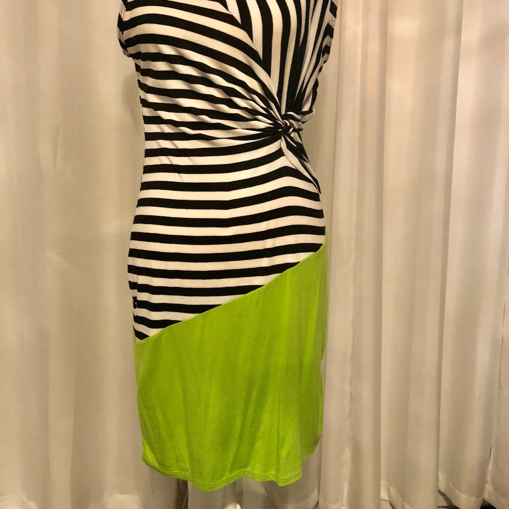 Dress - Picture 6 of 7